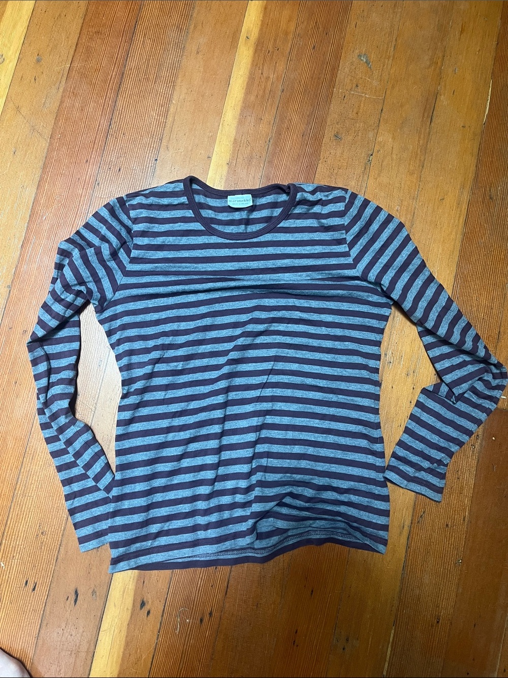 Striped Marimekko size M Crew Neck Tee in Heather Gray and Plum